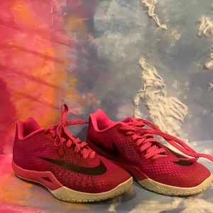 Pink nike Hyper live men’s 7.5 / 9 women’s EUR 40.5